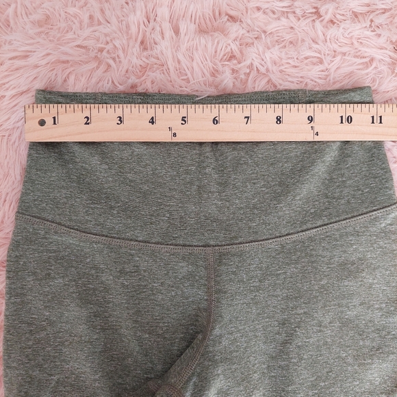 Old Navy Active Leggings - Size S Petite - Go Dry - Picture 4 of 6